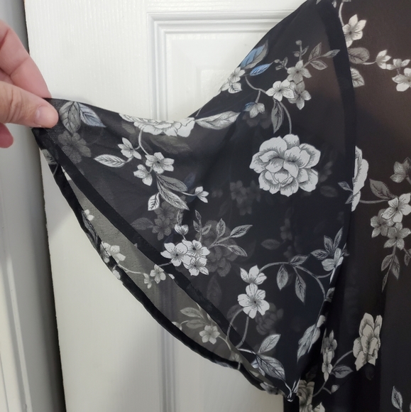 Torrid Semi-Sheer Floral Hi-Lo Tunic - Picture 6 of 13